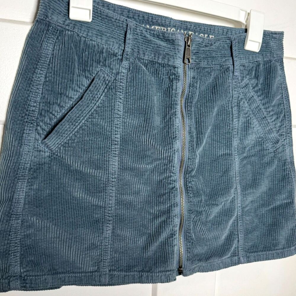 American Eagle Womens 6 Blue Corduroy Mini Skirt Front Zip Pockets Fall AEO